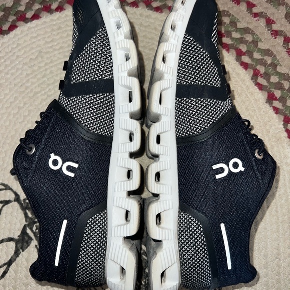 On Cloud shoes- PRICE FIRM - Picture 6 of 8
